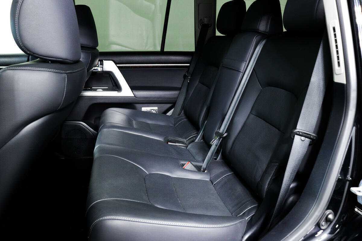 Toyota Land Cruiser с пробегом — 2012 год. Фото: #11