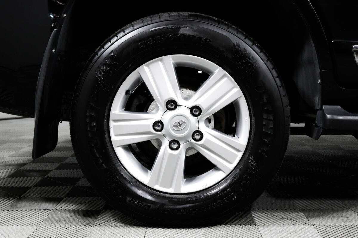 Toyota Land Cruiser с пробегом — 2012 год. Фото: #14