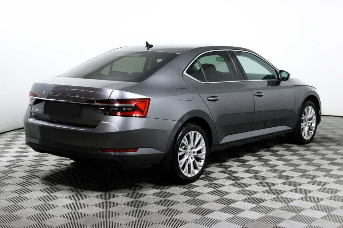 Skoda Superb с пробегом — 2021 год. Фото: #4