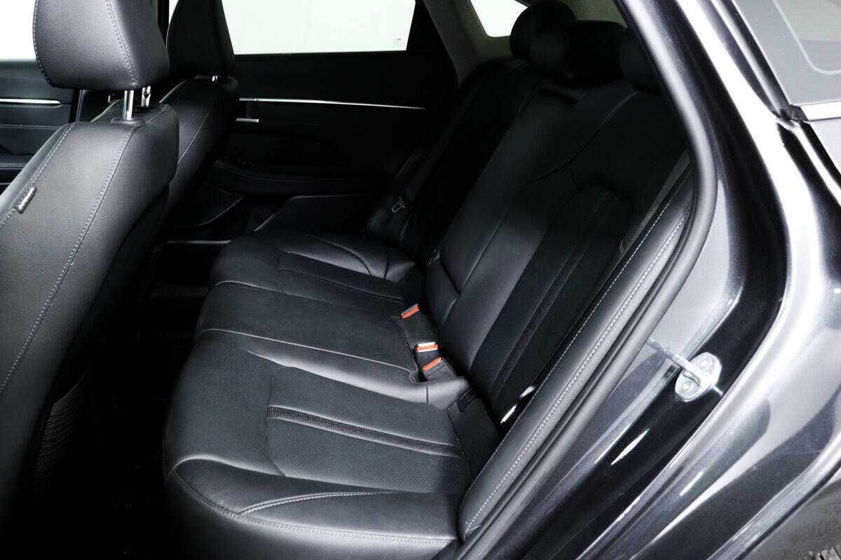 Hyundai Sonata с пробегом — 2022 год. Фото: #11