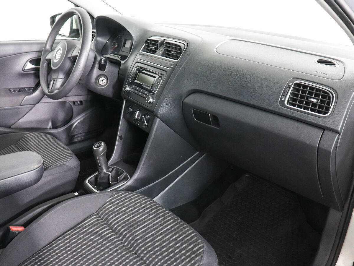 Volkswagen Polo с пробегом — 2011 год. Фото: #9