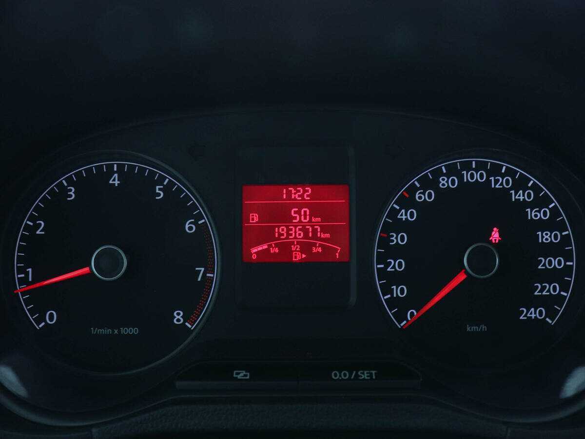 Volkswagen Polo с пробегом — 2011 год. Фото: #10