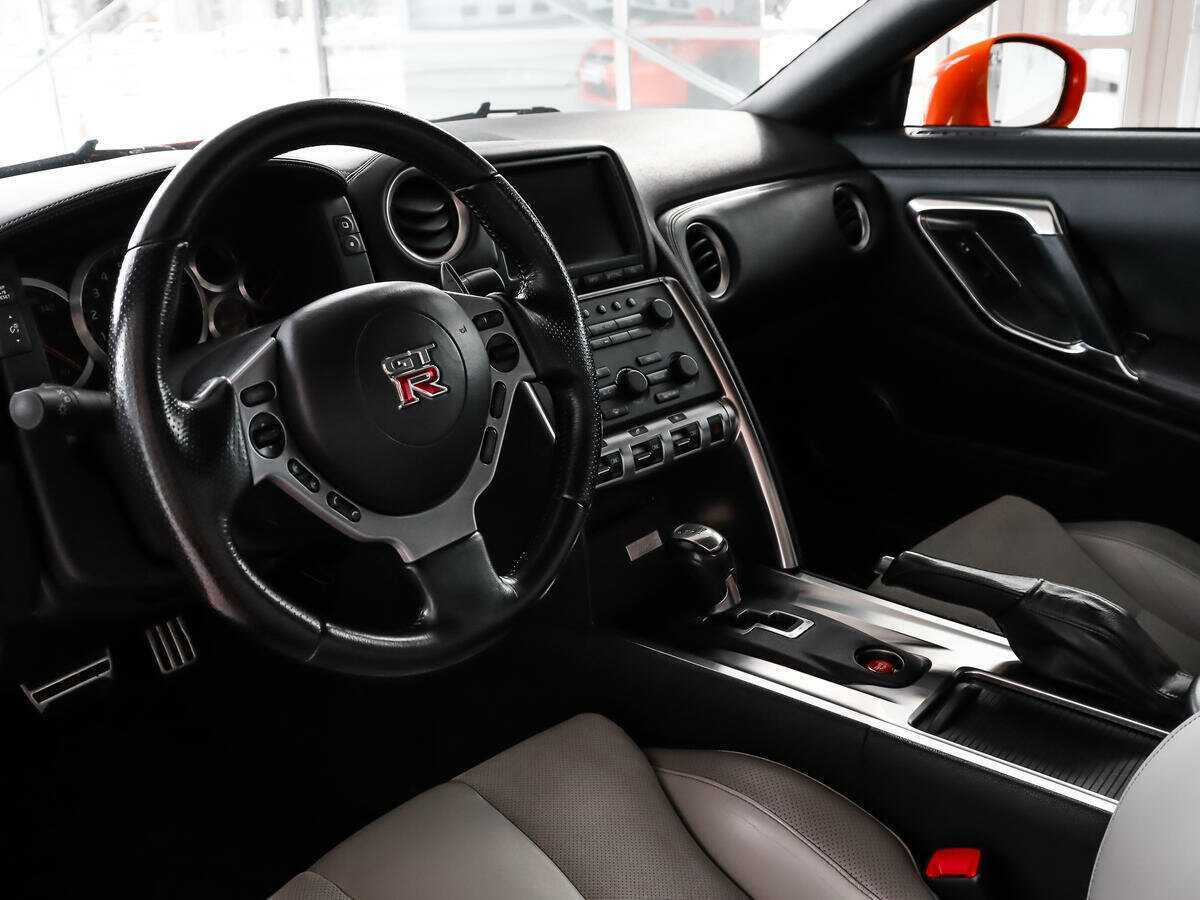 Nissan GT-R с пробегом — 2010 год. Фото: #9