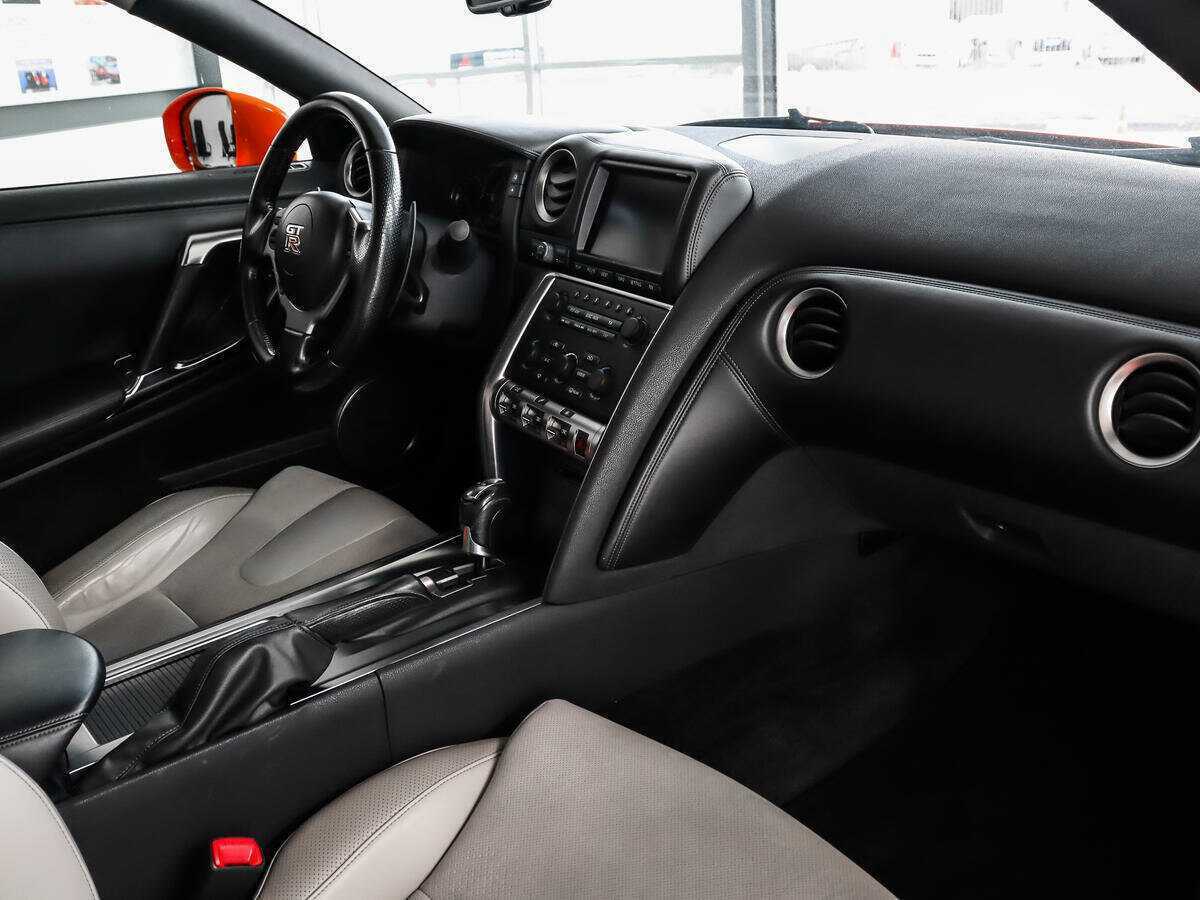 Nissan GT-R с пробегом — 2010 год. Фото: #10