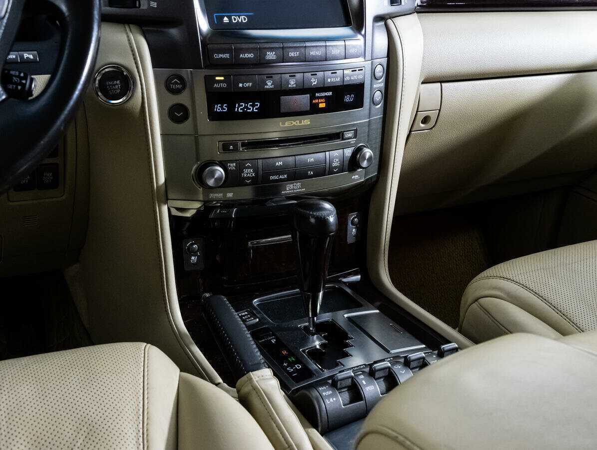 Lexus LX с пробегом — 2008 год. Фото: #12