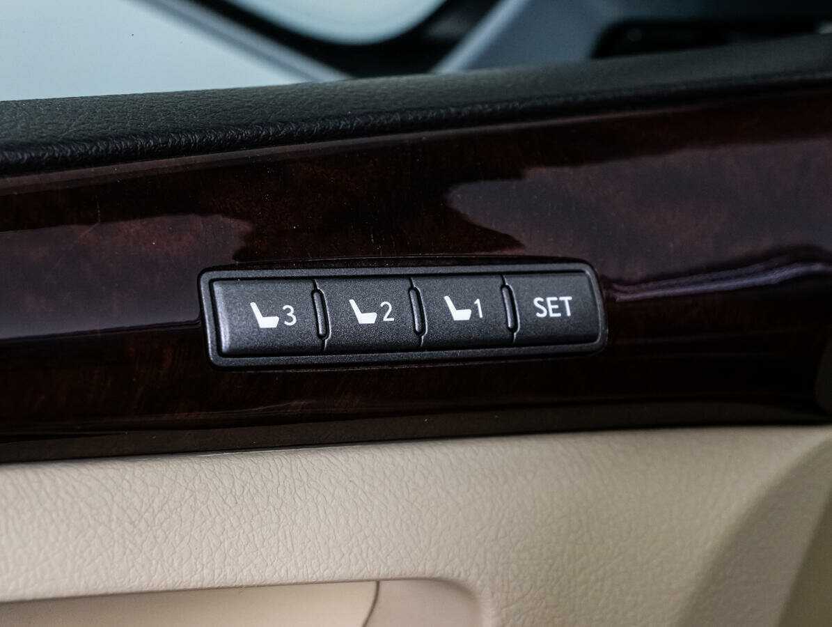 Lexus LX с пробегом — 2008 год. Фото: #22