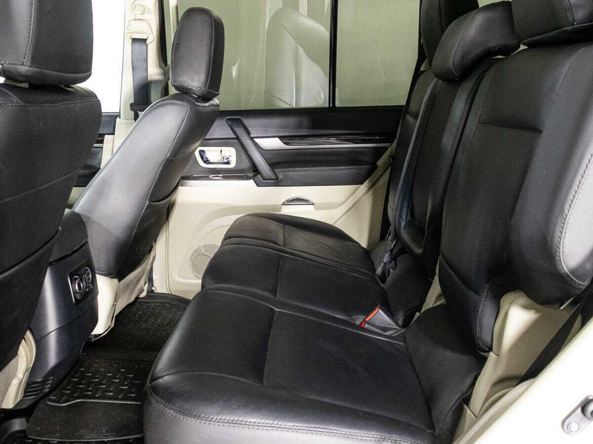 Mitsubishi Pajero с пробегом — 2019 год. Фото: #9