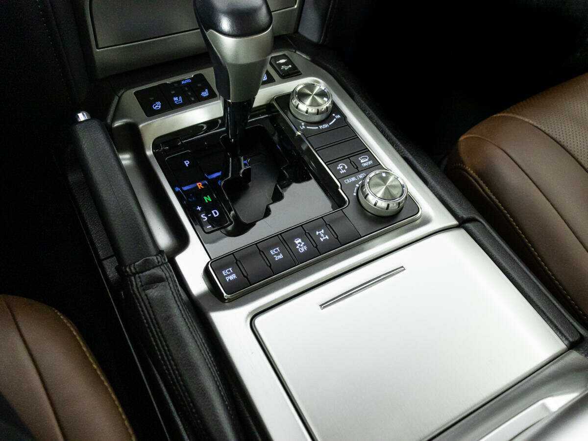 Toyota Land Cruiser с пробегом — 2016 год. Фото: #17