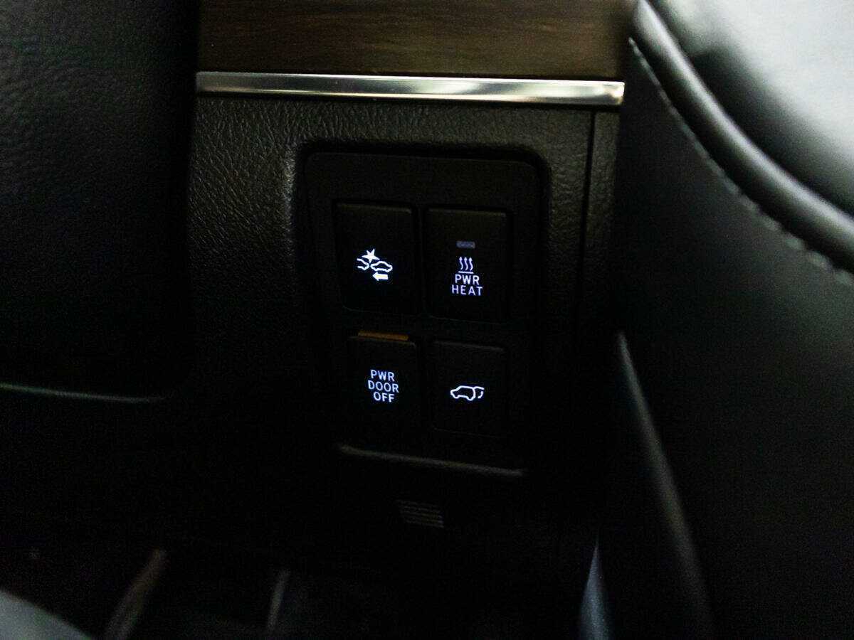 Toyota Land Cruiser с пробегом — 2016 год. Фото: #23