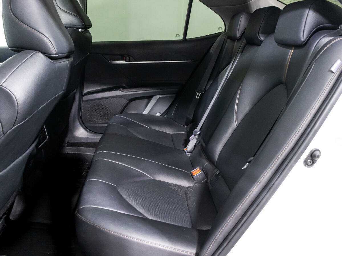 Toyota Camry с пробегом — 2022 год. Фото: #9