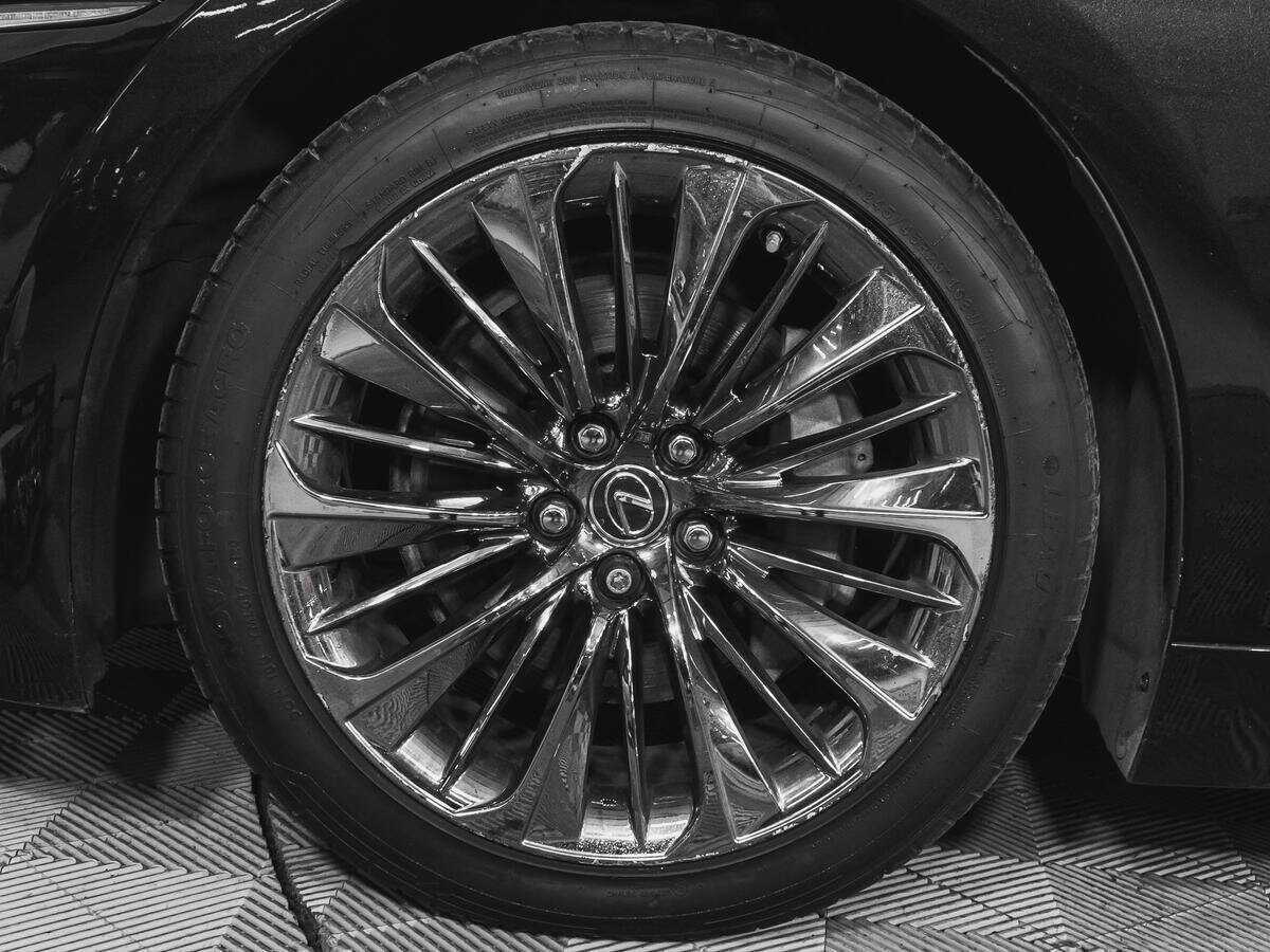 Lexus LS с пробегом — 2018 год. Фото: #18