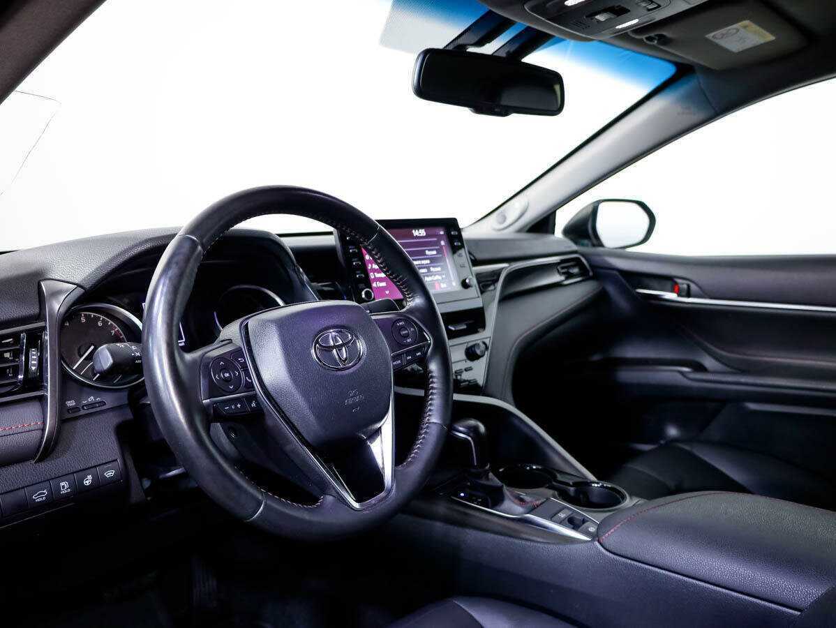Toyota Camry с пробегом — 2021 год. Фото: #9
