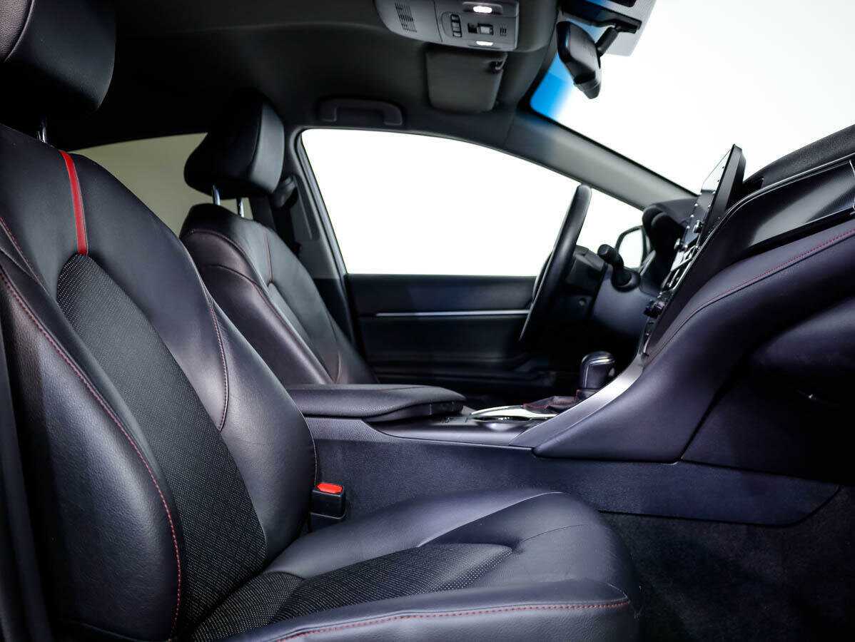 Toyota Camry с пробегом — 2021 год. Фото: #11