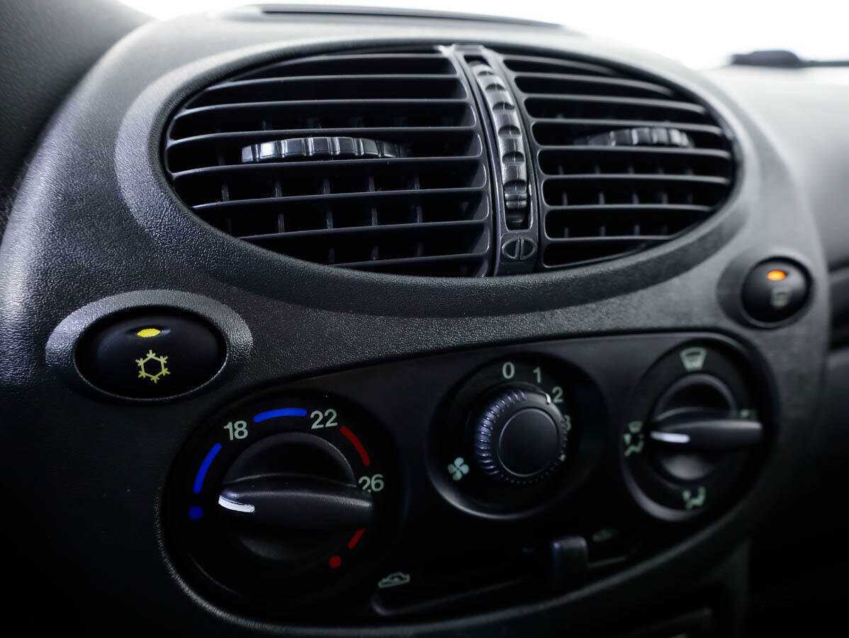 Lada (ВАЗ) Kalina с пробегом — 2012 год. Фото: #12