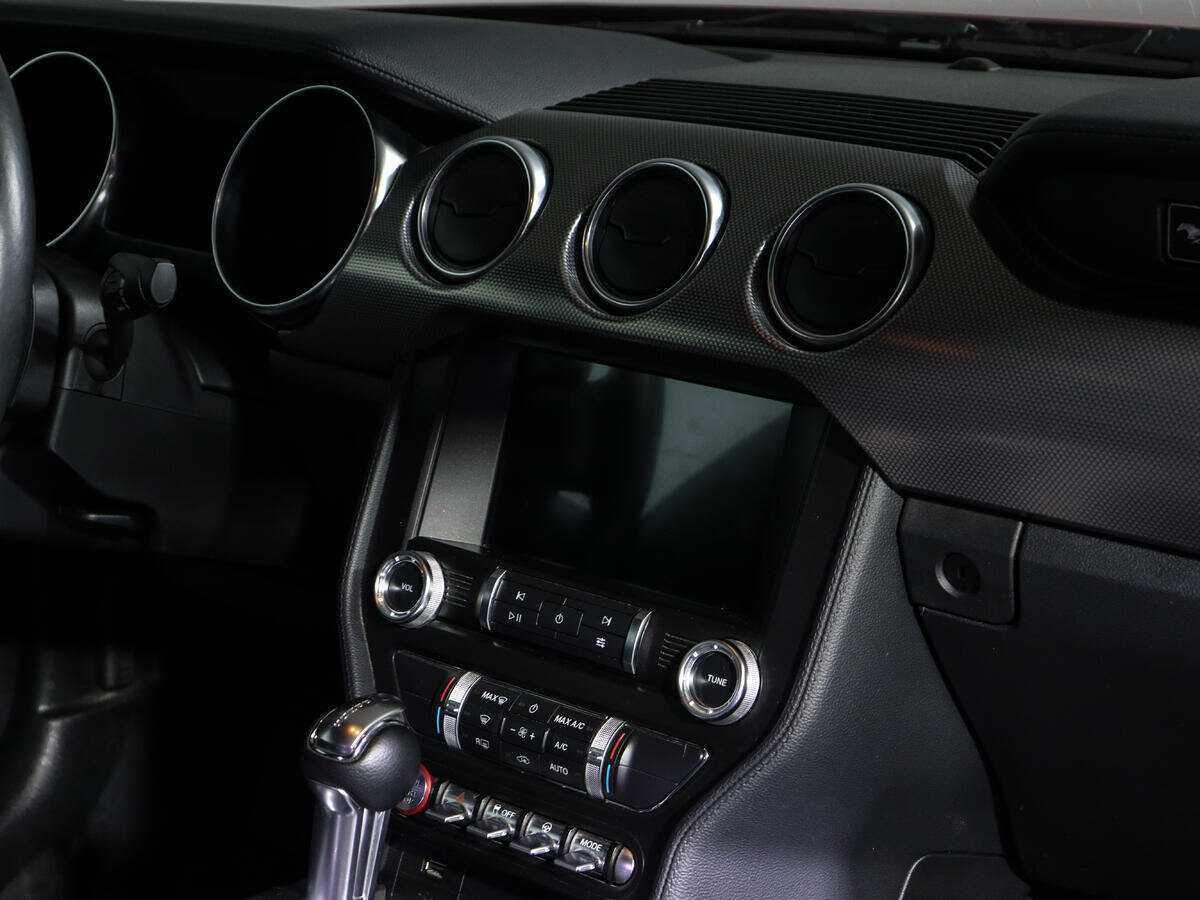 Ford Mustang с пробегом — 2020 год. Фото: #12