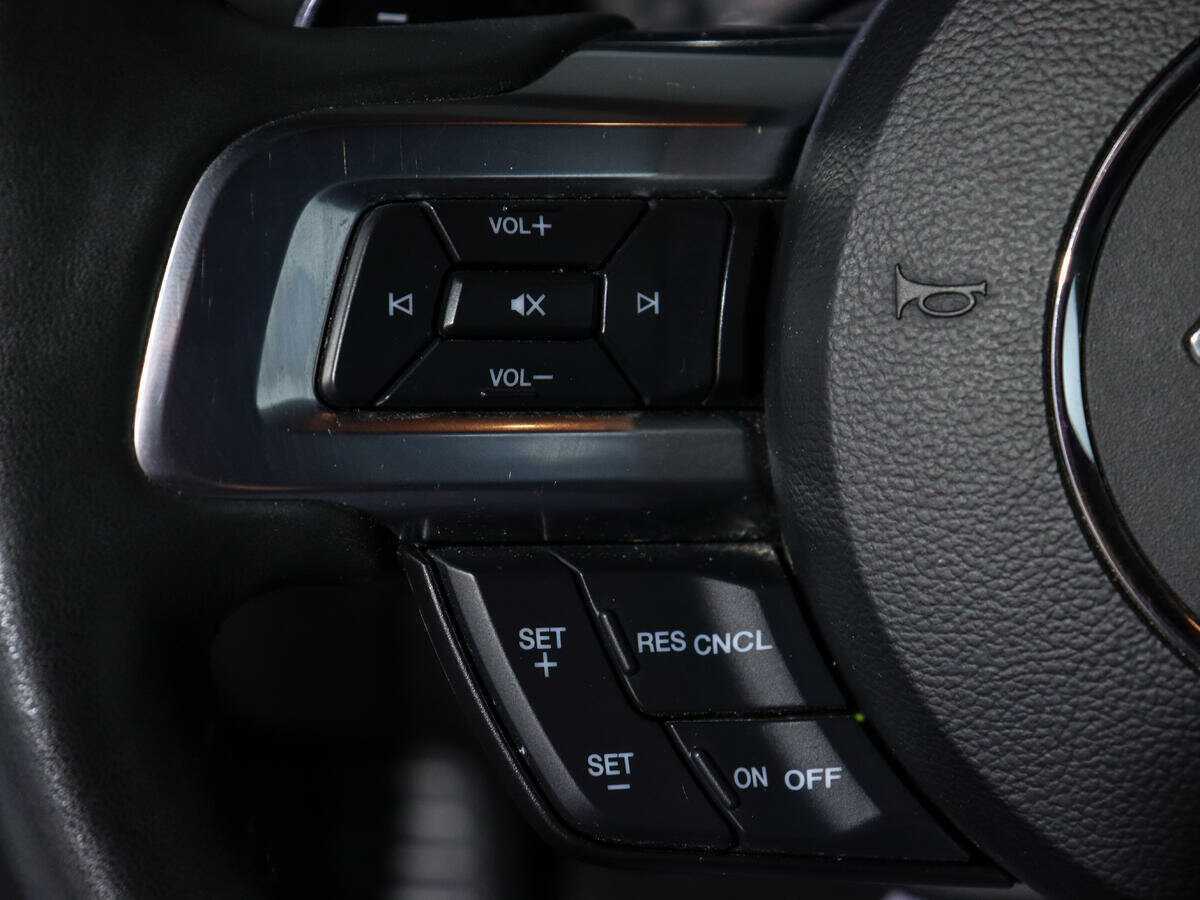 Ford Mustang с пробегом — 2020 год. Фото: #20