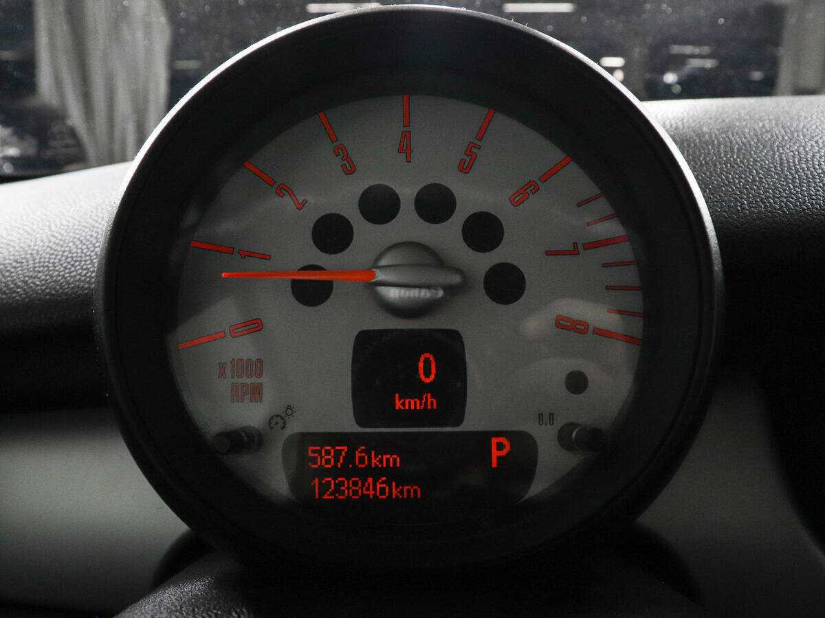 Mini Hatch с пробегом — 2012 год. Фото: #10