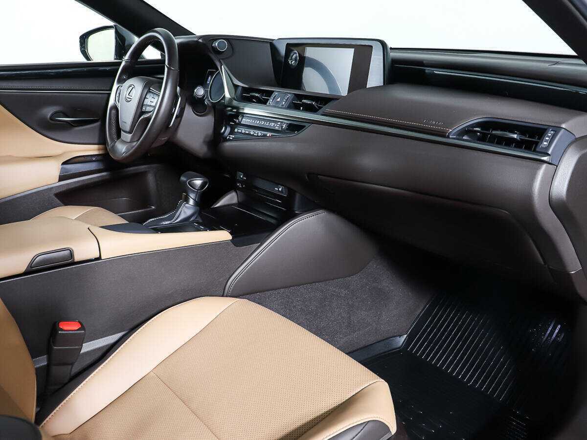 Lexus ES с пробегом — 2019 год. Фото: #8