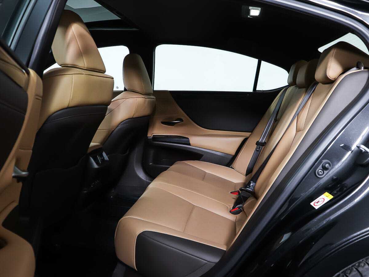 Lexus ES с пробегом — 2019 год. Фото: #9