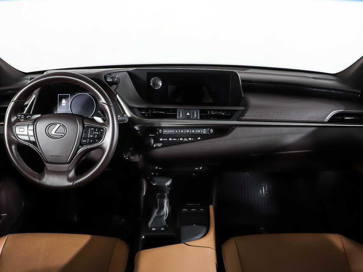 Lexus ES с пробегом — 2019 год. Фото: #10