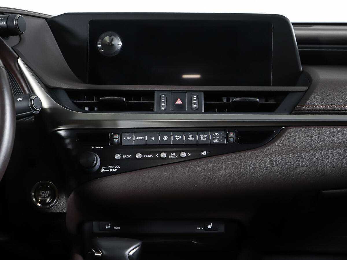 Lexus ES с пробегом — 2019 год. Фото: #11