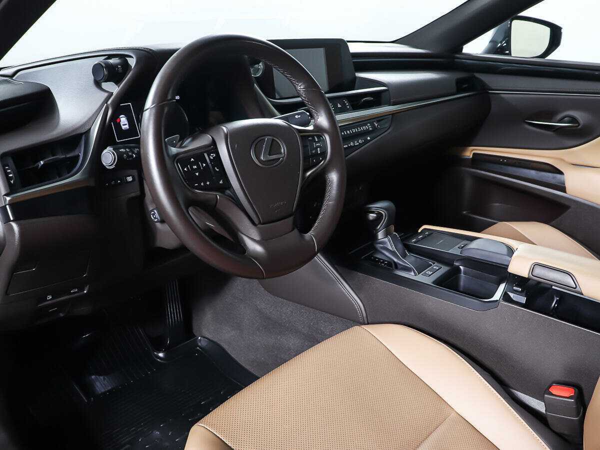 Lexus ES с пробегом — 2019 год. Фото: #12