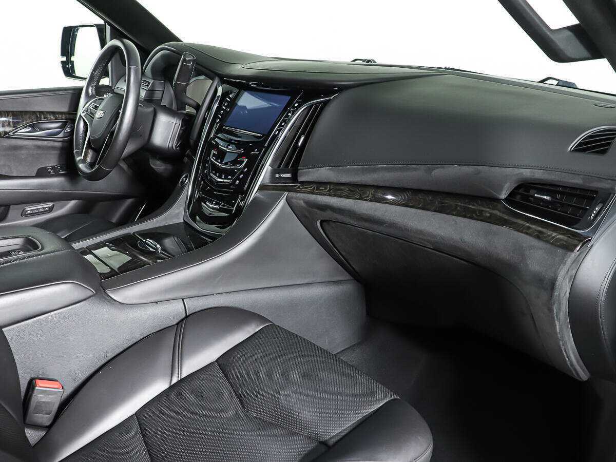 Cadillac Escalade с пробегом — 2015 год. Фото: #8