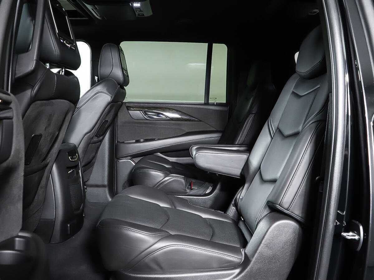 Cadillac Escalade с пробегом — 2015 год. Фото: #9