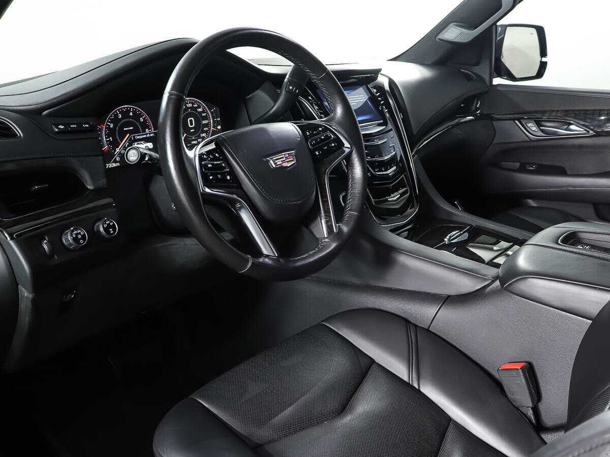 Cadillac Escalade с пробегом — 2015 год. Фото: #12