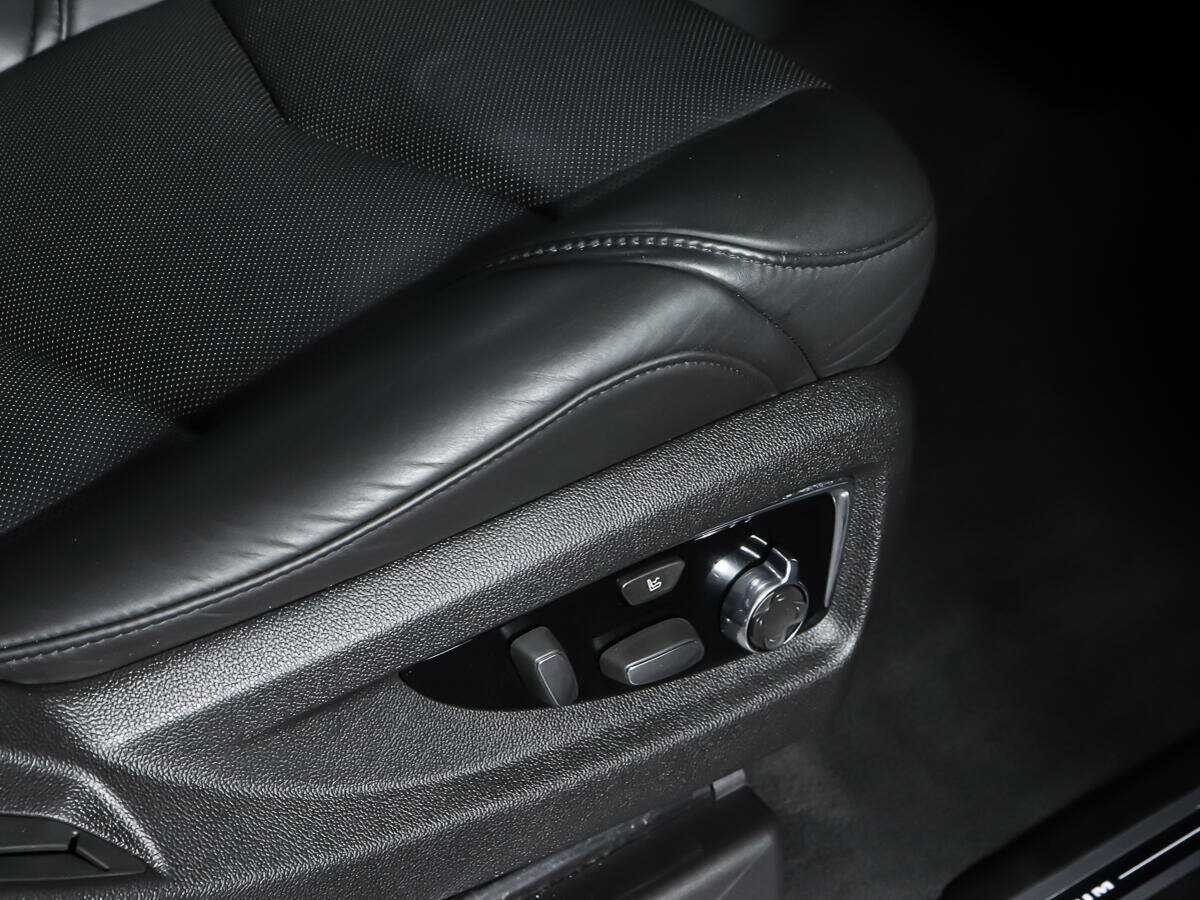 Cadillac Escalade с пробегом — 2015 год. Фото: #18