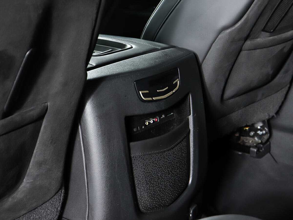 Cadillac Escalade с пробегом — 2015 год. Фото: #21