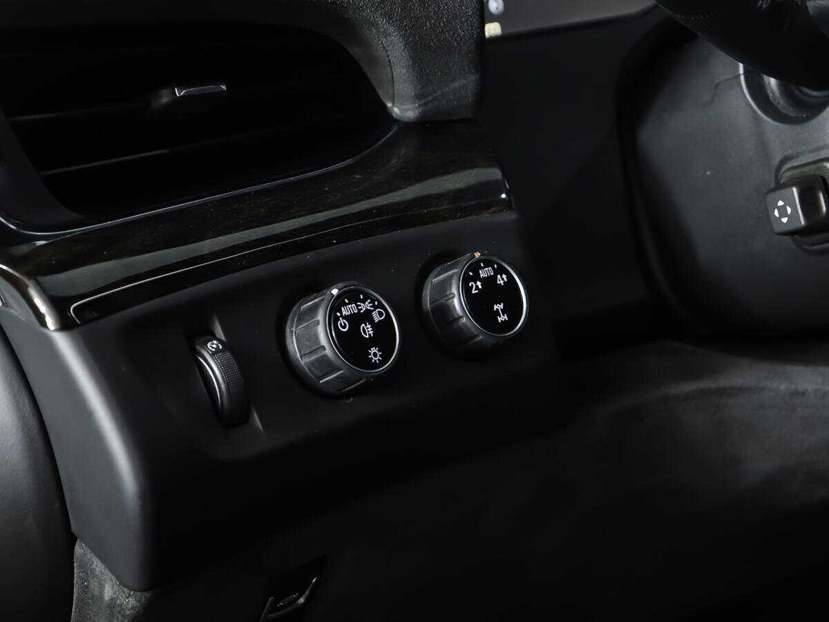 Cadillac Escalade с пробегом — 2015 год. Фото: #23