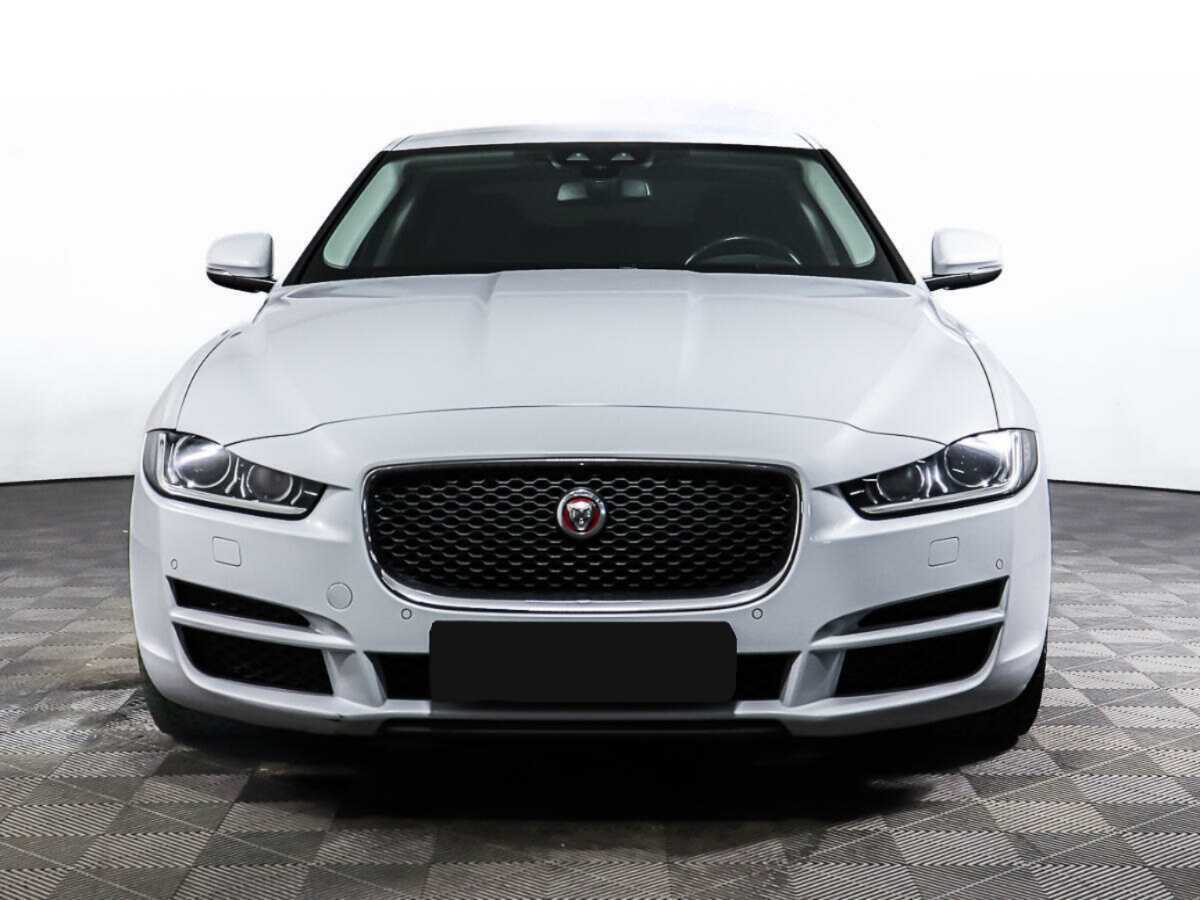 Jaguar XE с пробегом — 2015 год. Фото: #1