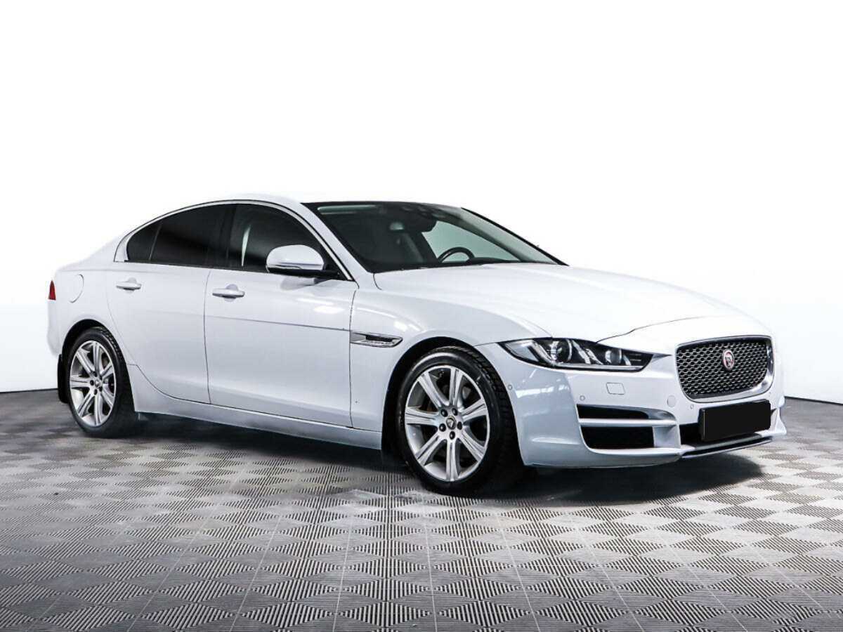 Jaguar XE с пробегом — 2015 год. Фото: #2