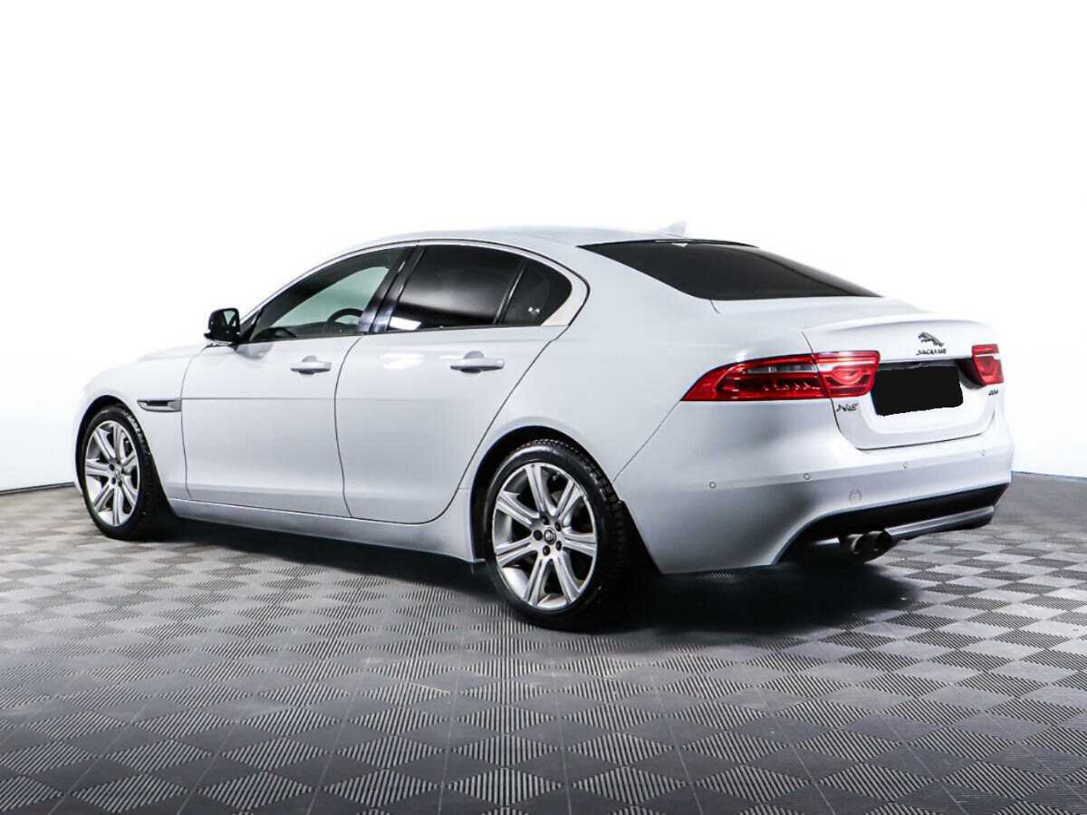 Jaguar XE с пробегом — 2015 год. Фото: #6