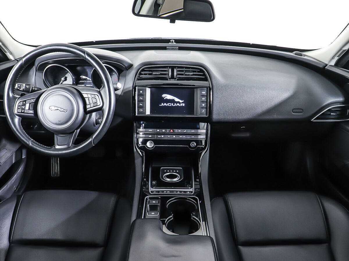 Jaguar XE с пробегом — 2015 год. Фото: #10