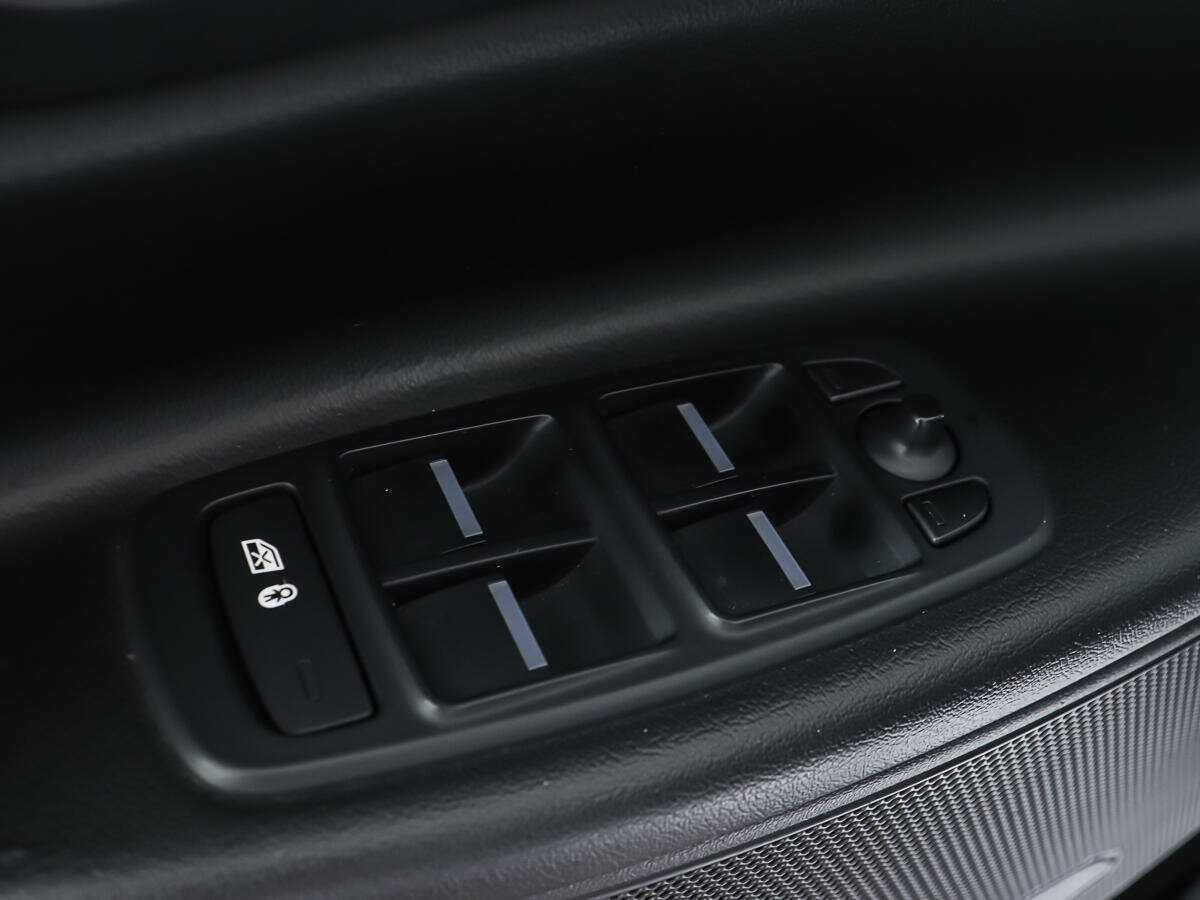 Jaguar XE с пробегом — 2015 год. Фото: #15