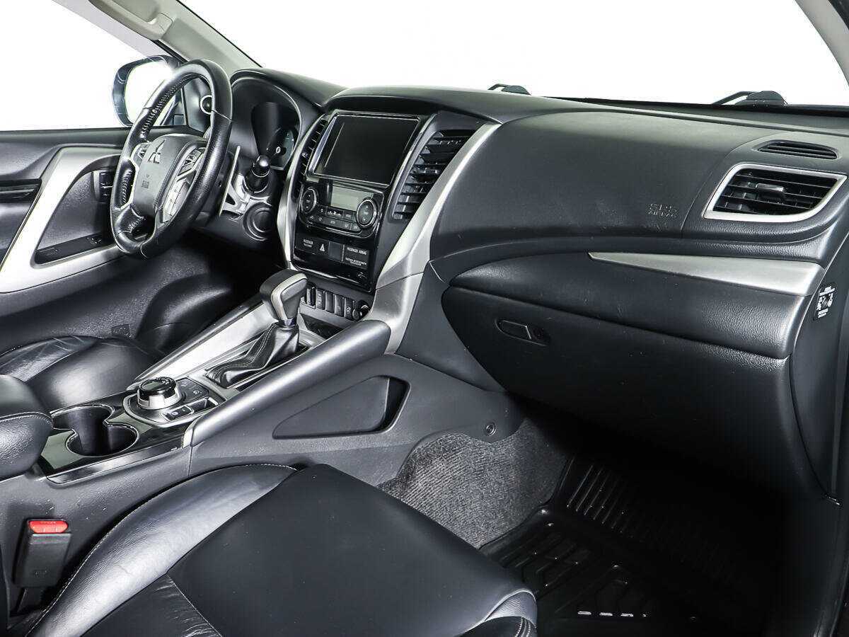 Mitsubishi Pajero Sport с пробегом — 2018 год. Фото: #8