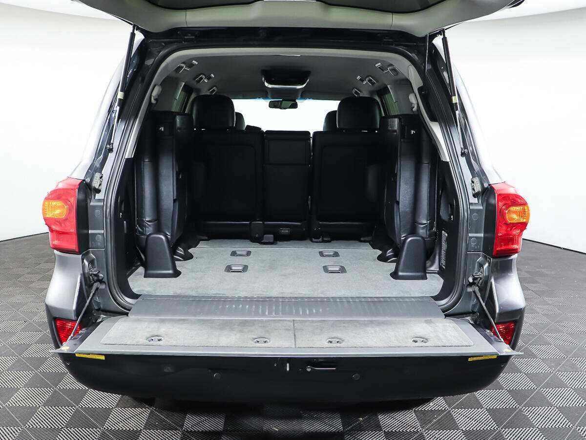 Toyota Land Cruiser с пробегом — 2012 год. Фото: #9