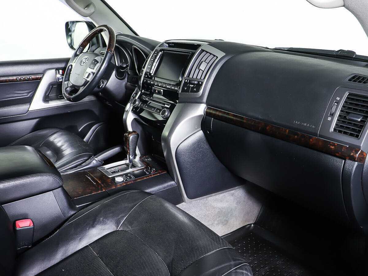 Toyota Land Cruiser с пробегом — 2012 год. Фото: #11