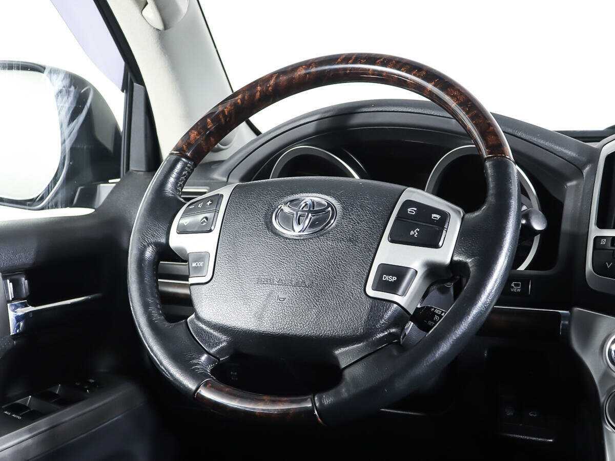 Toyota Land Cruiser с пробегом — 2012 год. Фото: #17