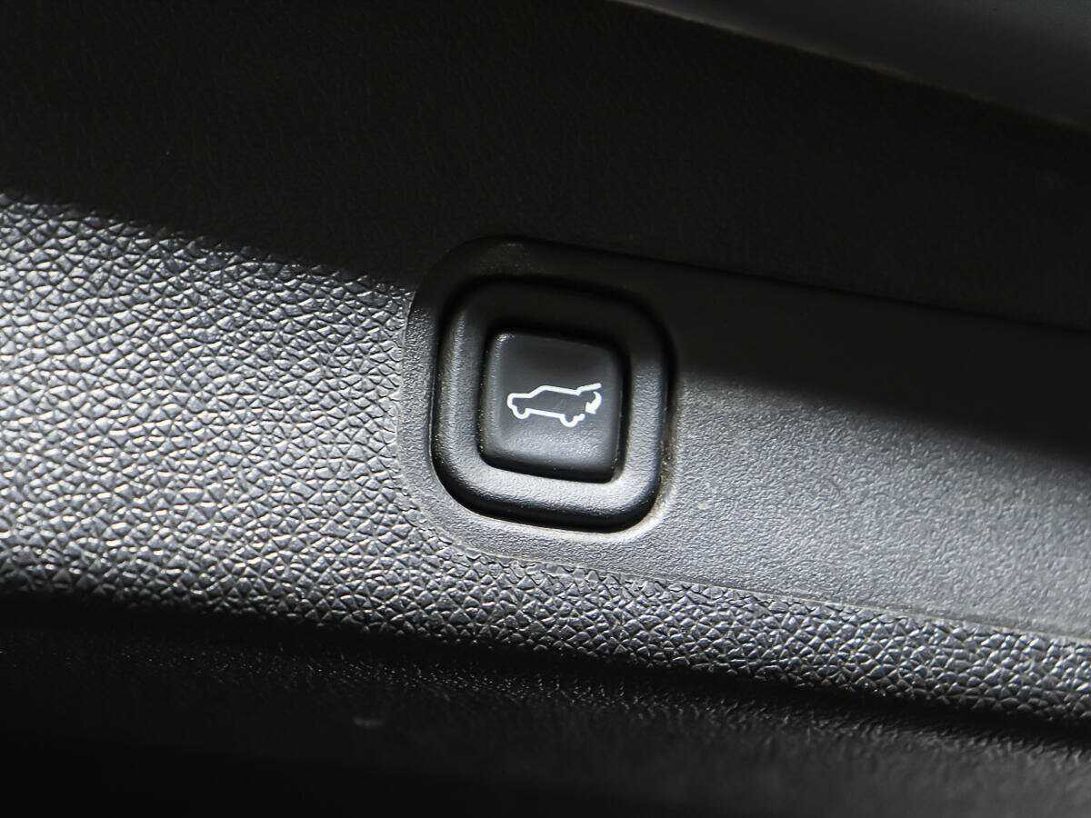 Chevrolet Tahoe с пробегом — 2012 год. Фото: #18