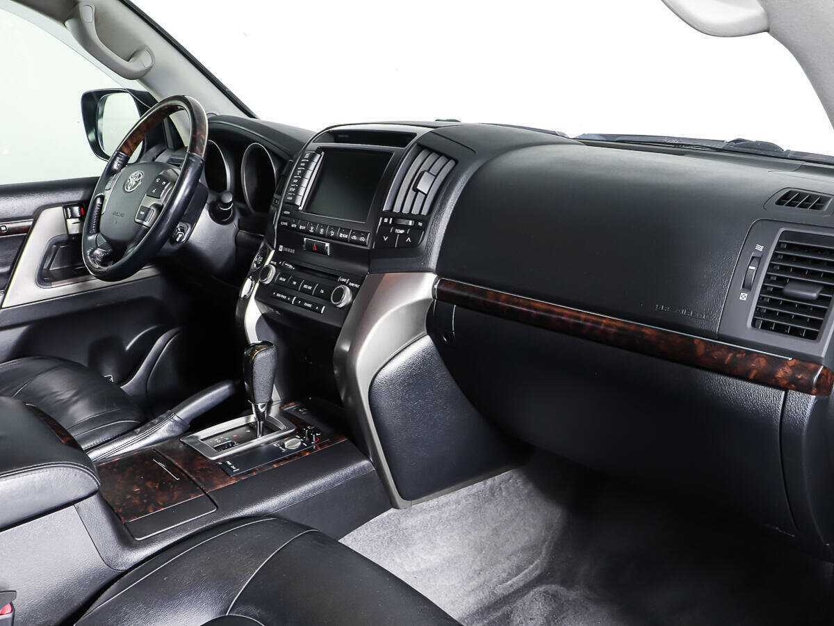 Toyota Land Cruiser с пробегом — 2011 год. Фото: #8