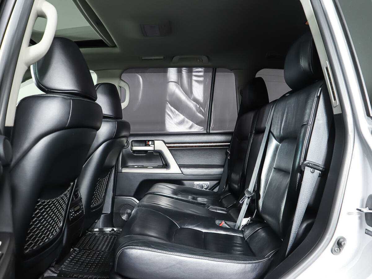 Toyota Land Cruiser с пробегом — 2011 год. Фото: #9