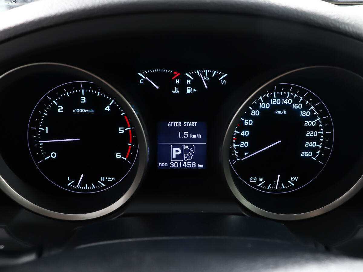 Toyota Land Cruiser с пробегом — 2011 год. Фото: #13