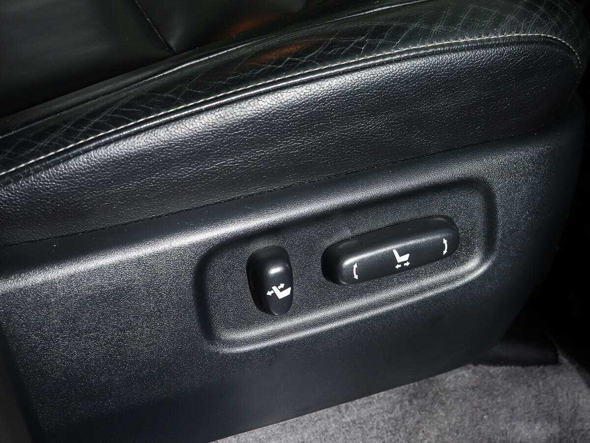 Toyota Land Cruiser с пробегом — 2011 год. Фото: #15