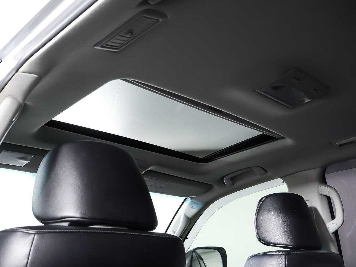 Toyota Land Cruiser с пробегом — 2011 год. Фото: #17