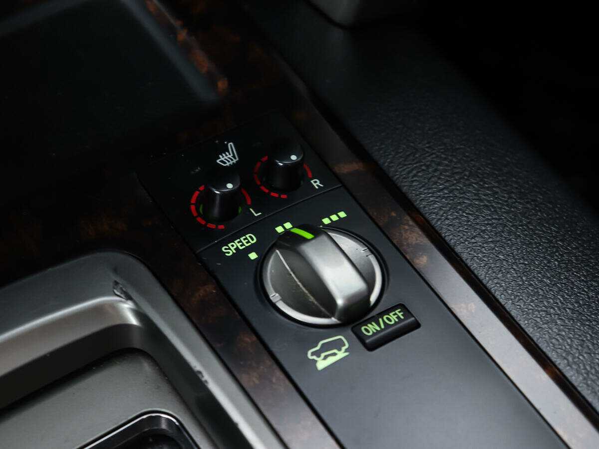 Toyota Land Cruiser с пробегом — 2011 год. Фото: #19