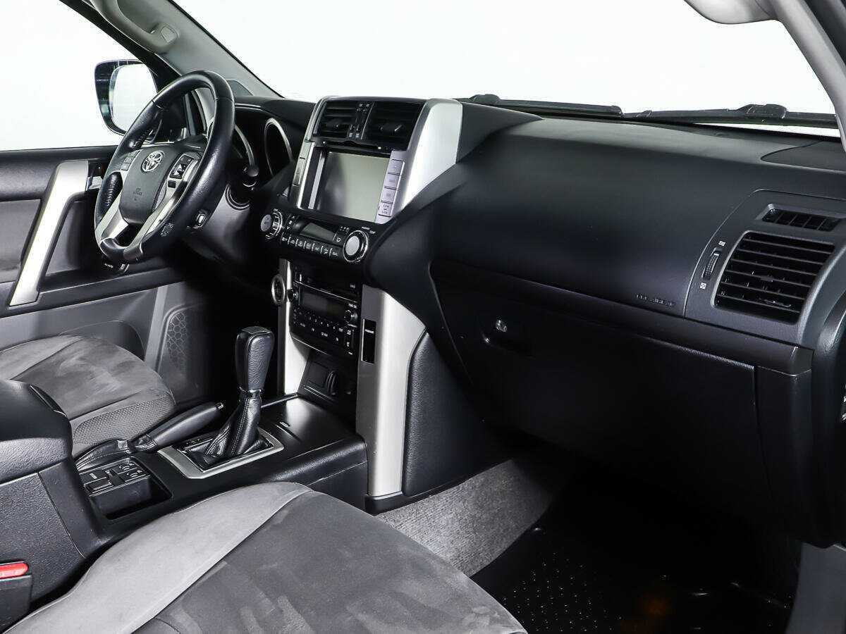 Toyota Land Cruiser Prado с пробегом — 2010 год. Фото: #10