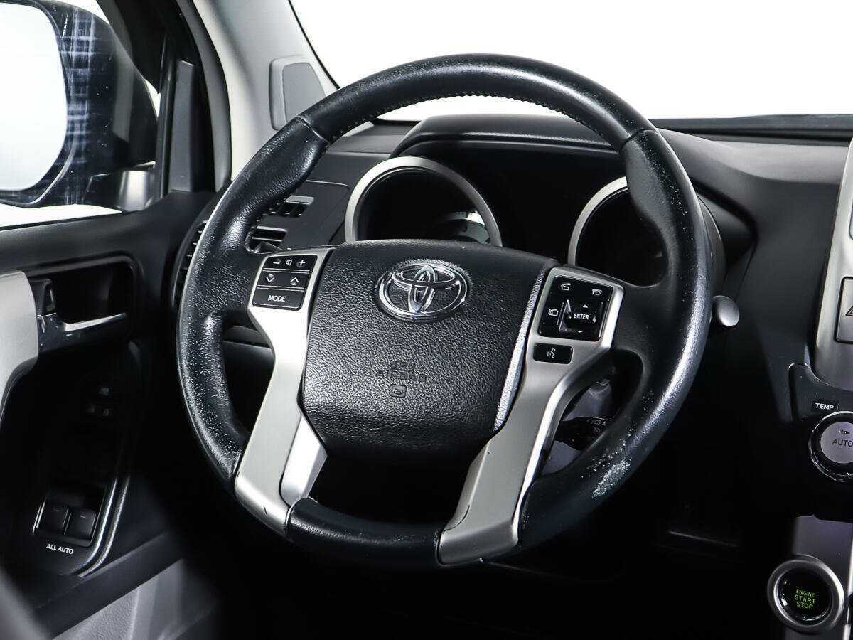 Toyota Land Cruiser Prado с пробегом — 2010 год. Фото: #16